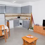Playas Apartman *